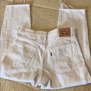 White Levi’s jeans